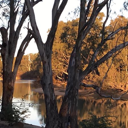 Deniliquin Riverside Caravan Park Экстерьер фото