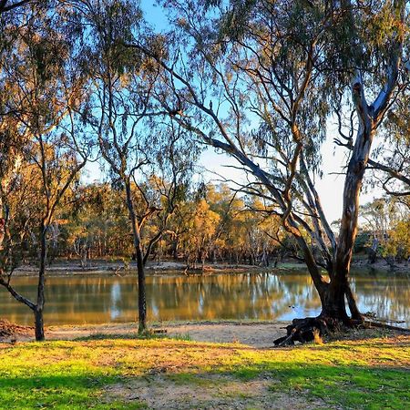 Deniliquin Riverside Caravan Park Экстерьер фото