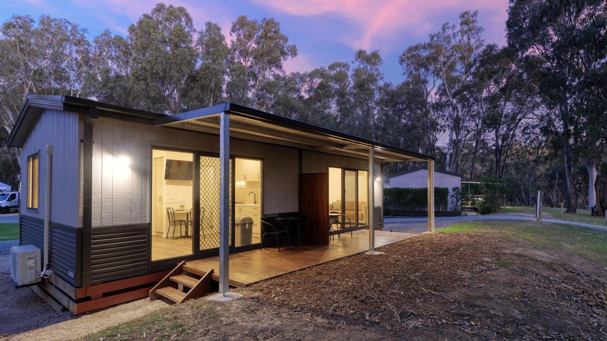 Deniliquin Riverside Caravan Park Экстерьер фото
