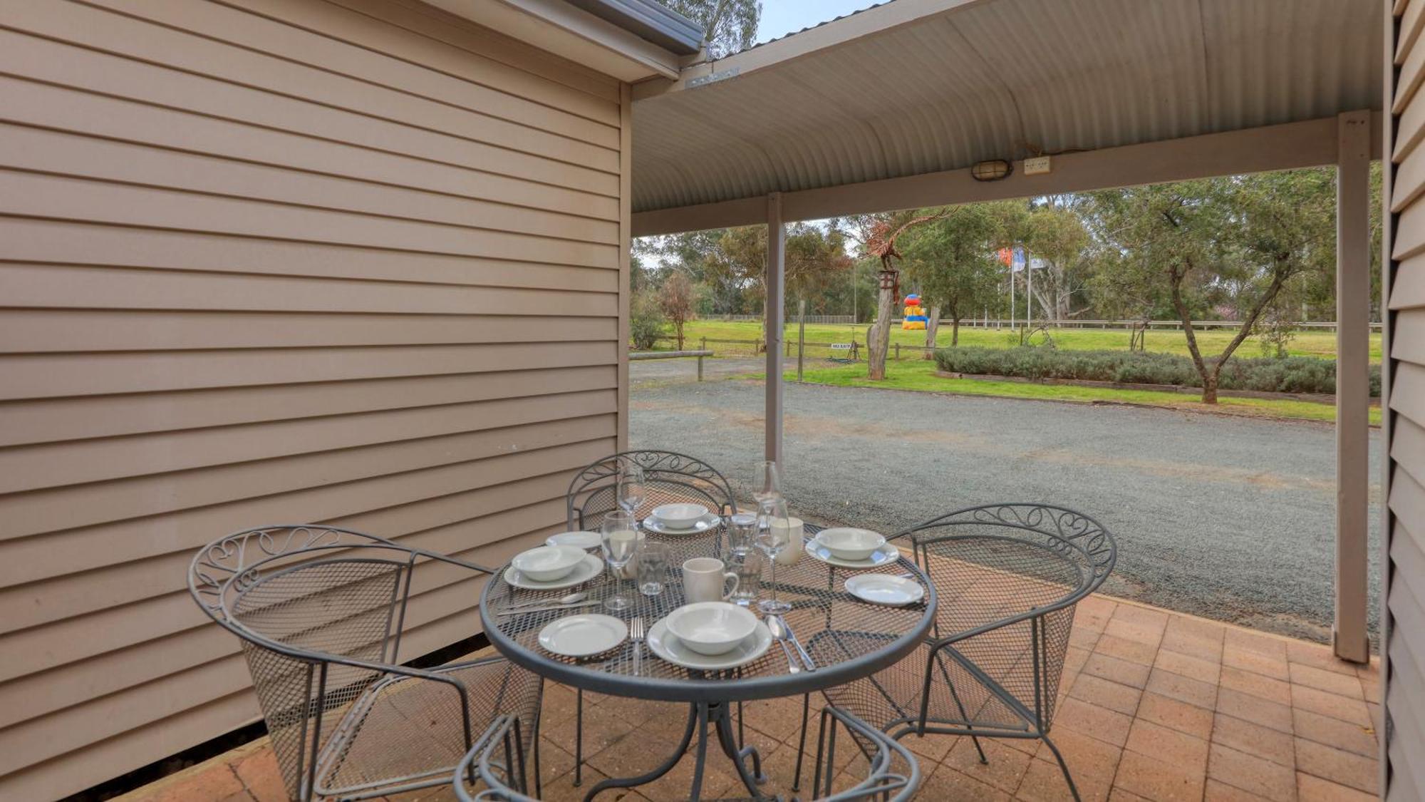 Deniliquin Riverside Caravan Park Экстерьер фото
