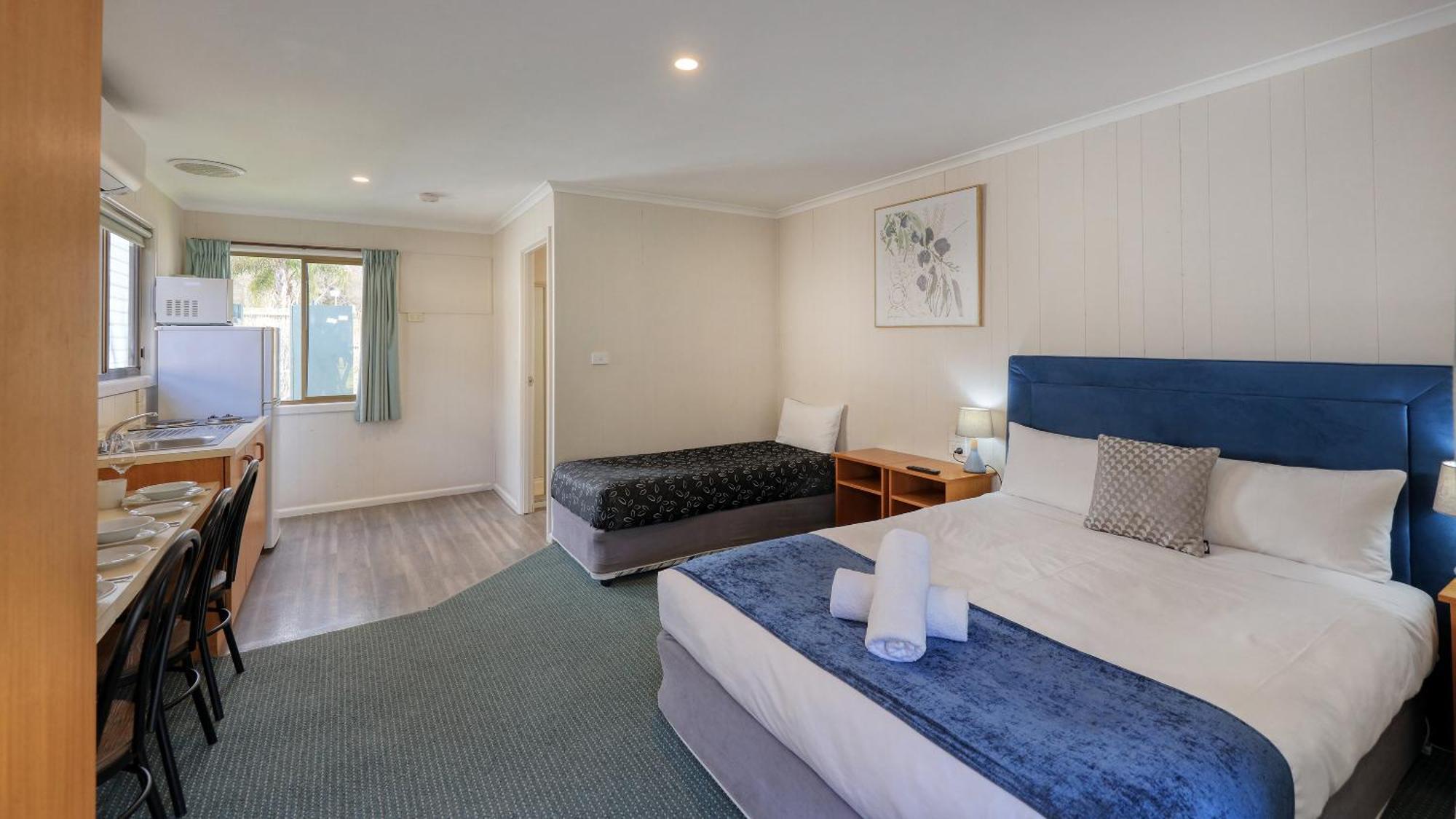 Deniliquin Riverside Caravan Park Экстерьер фото