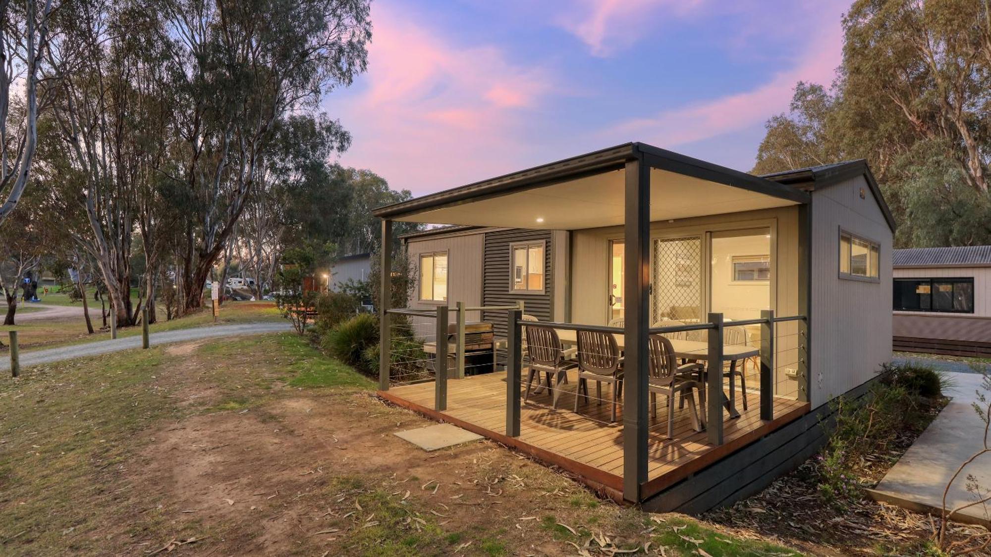 Deniliquin Riverside Caravan Park Экстерьер фото