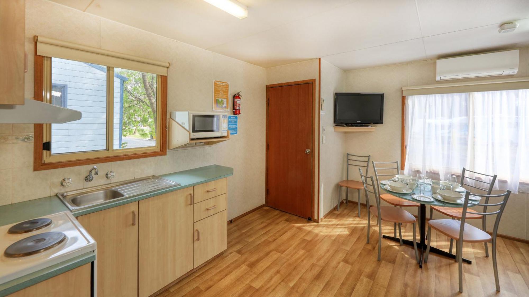 Deniliquin Riverside Caravan Park Экстерьер фото