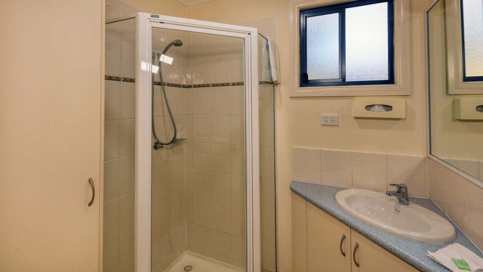 Deniliquin Riverside Caravan Park Экстерьер фото