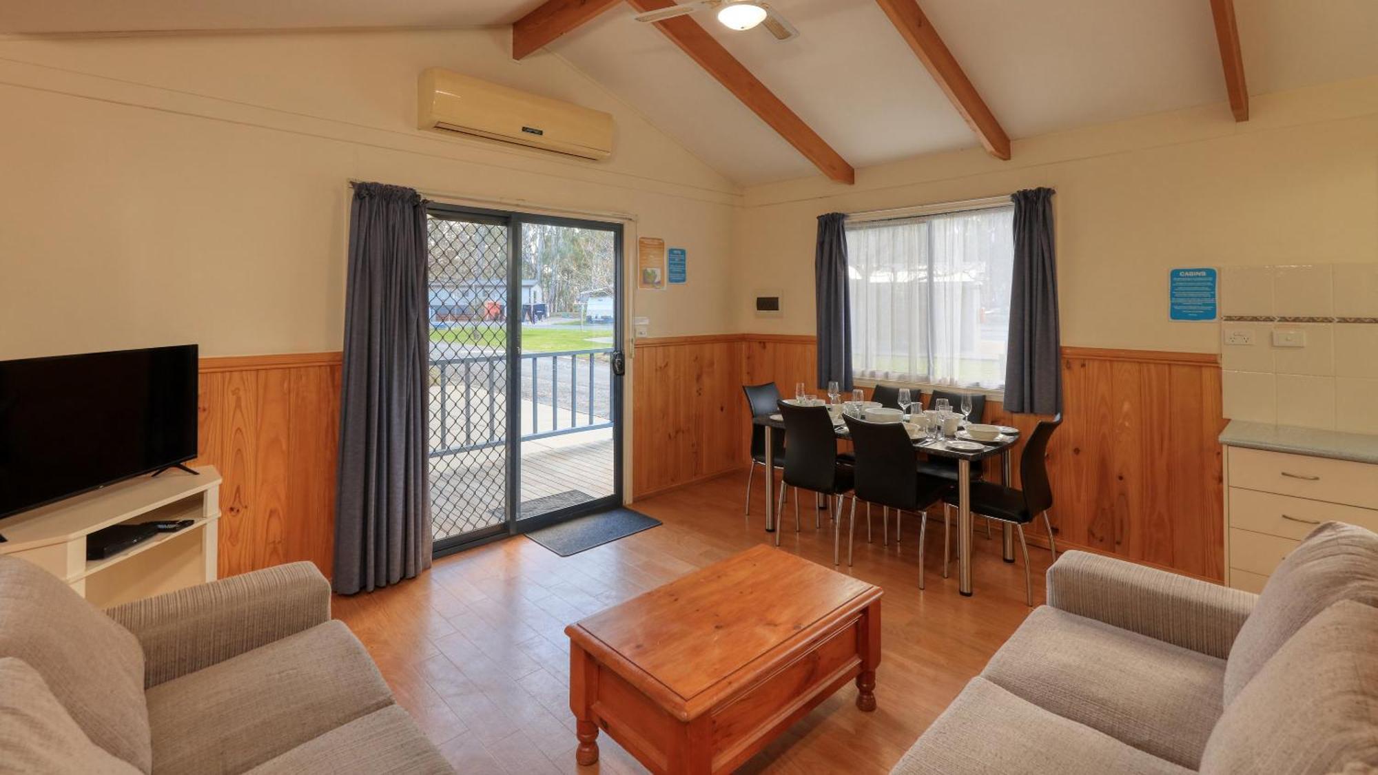 Deniliquin Riverside Caravan Park Экстерьер фото