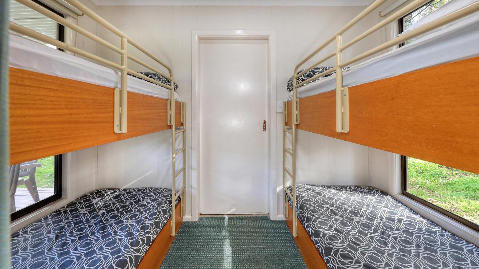 Deniliquin Riverside Caravan Park Экстерьер фото
