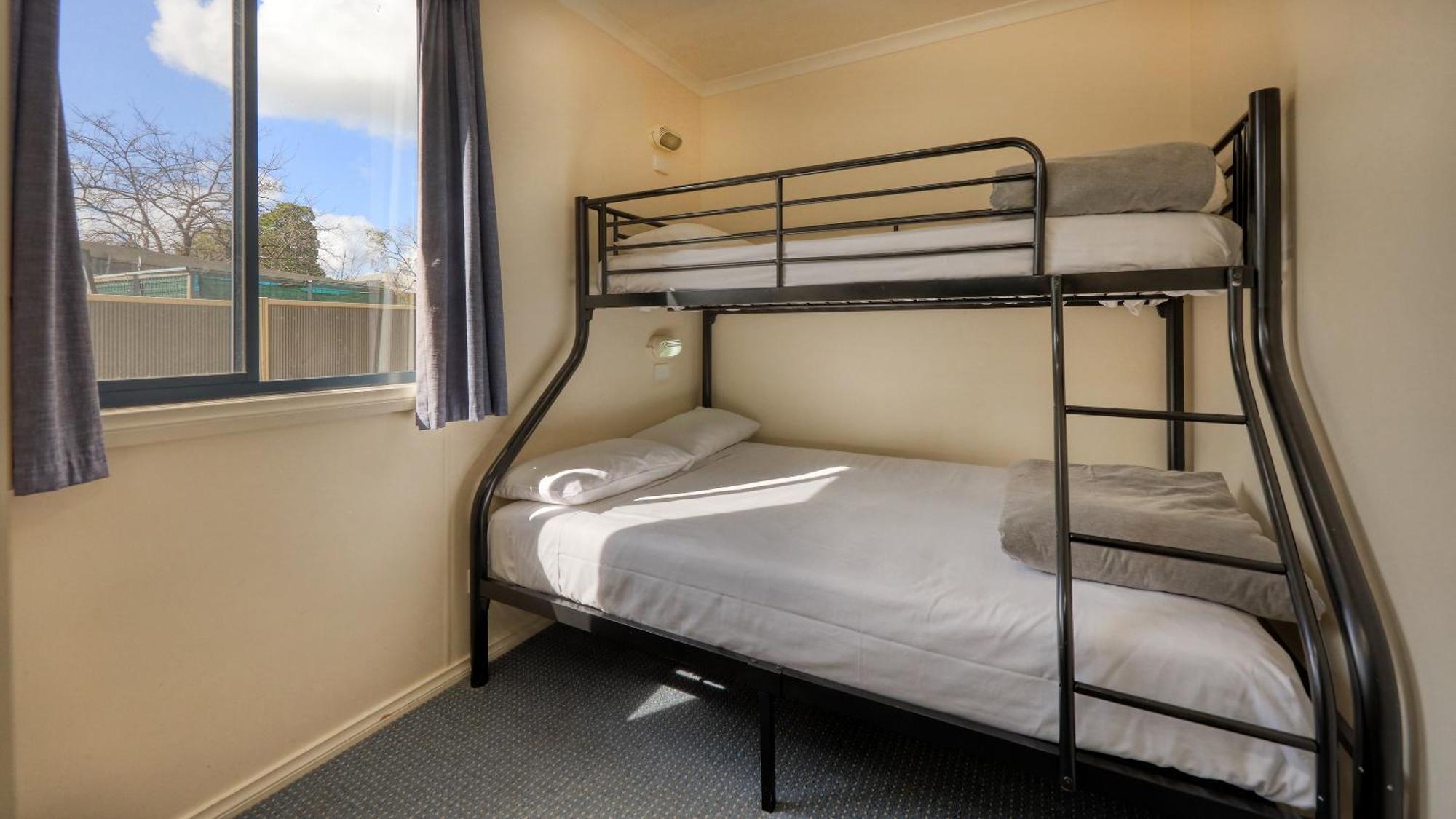 Deniliquin Riverside Caravan Park Экстерьер фото