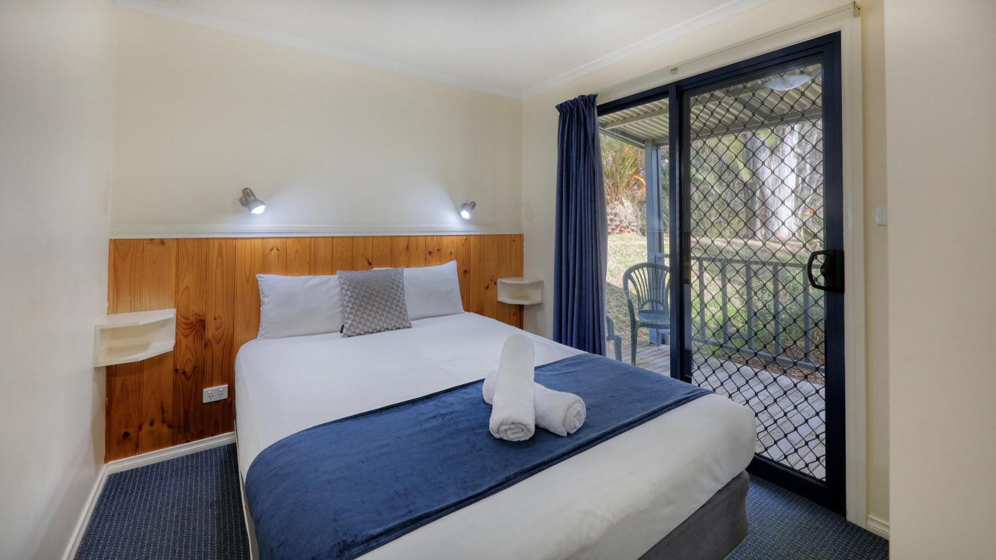 Deniliquin Riverside Caravan Park Экстерьер фото