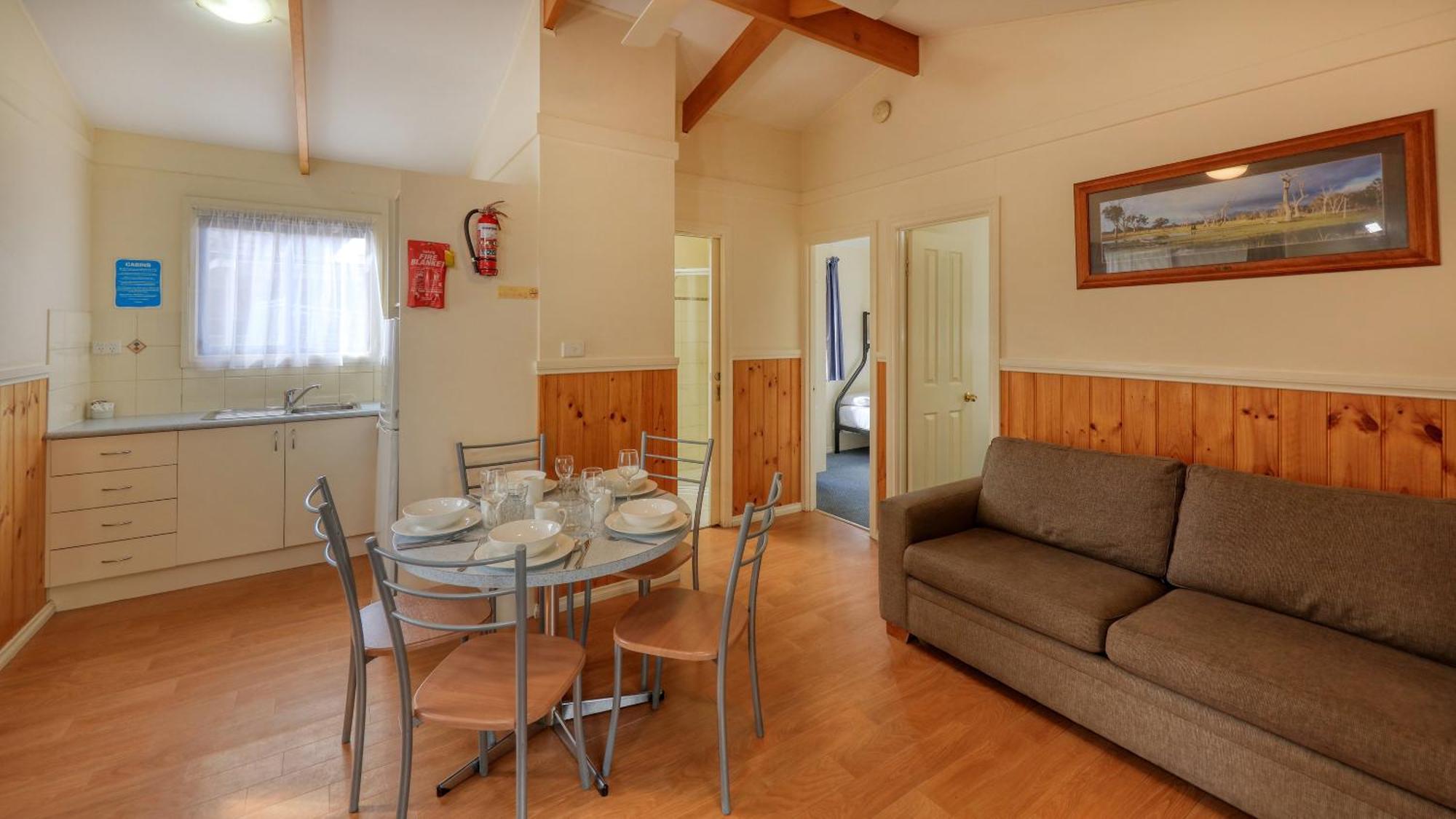 Deniliquin Riverside Caravan Park Экстерьер фото