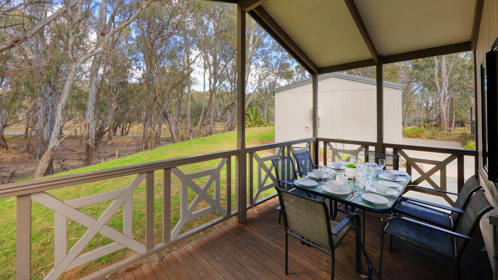 Deniliquin Riverside Caravan Park Экстерьер фото