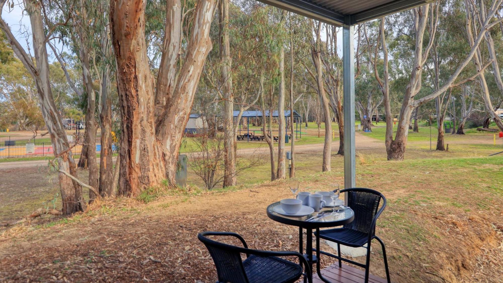 Deniliquin Riverside Caravan Park Экстерьер фото