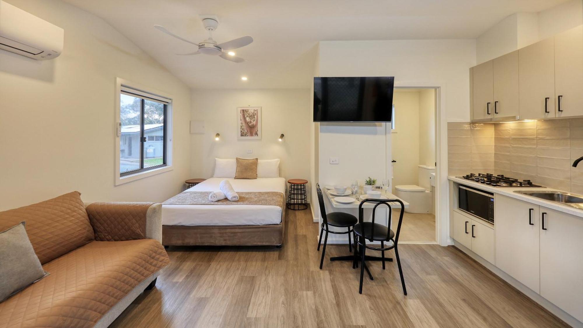 Deniliquin Riverside Caravan Park Экстерьер фото