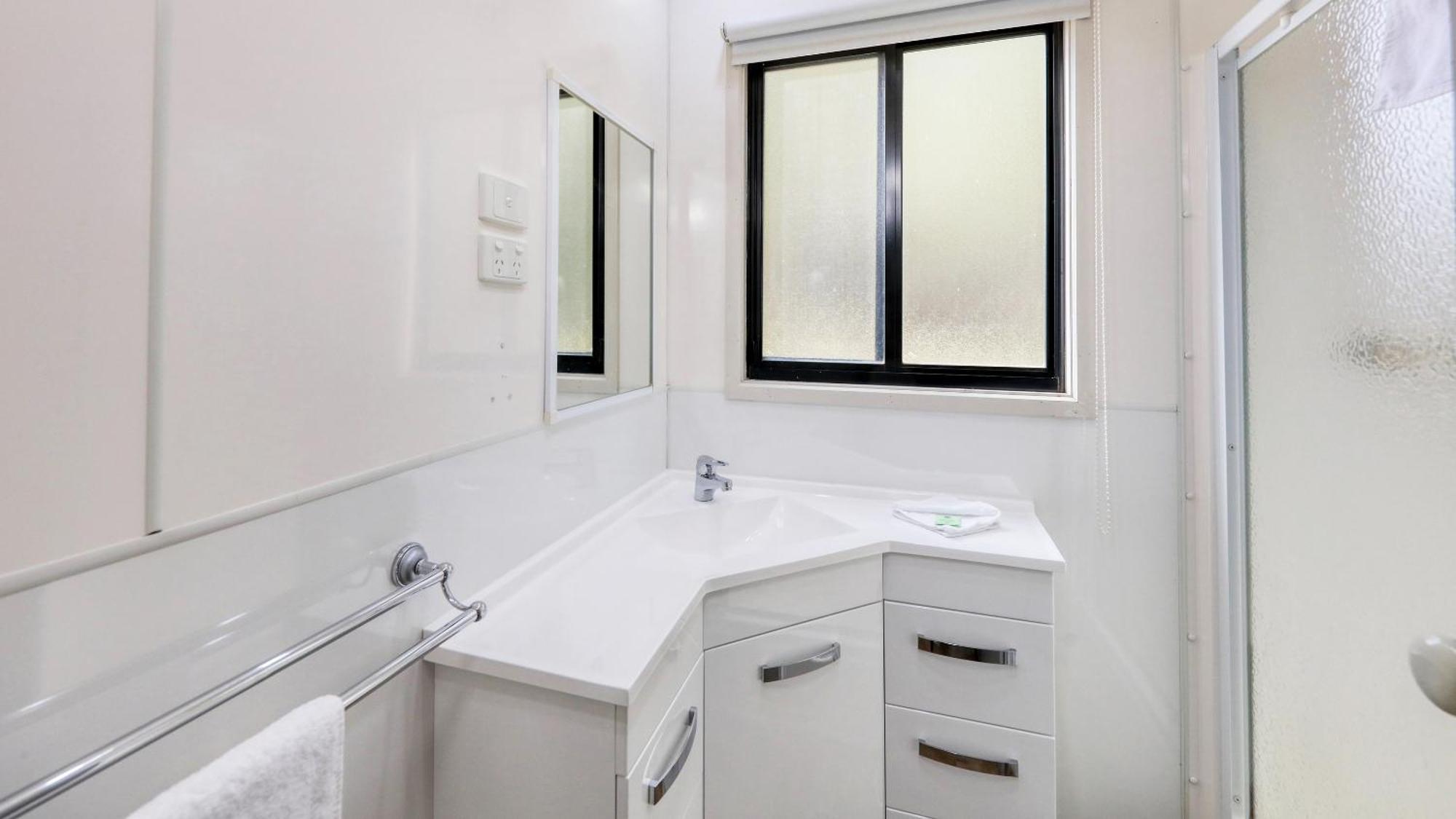 Deniliquin Riverside Caravan Park Экстерьер фото