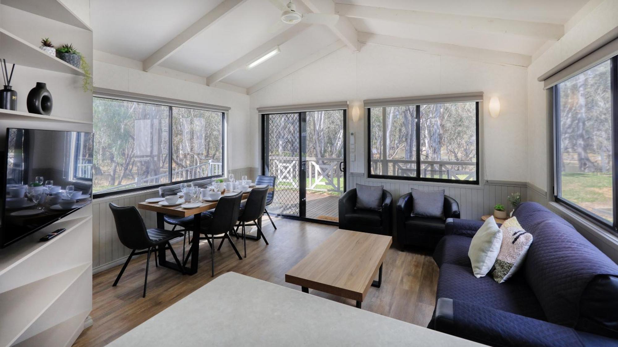 Deniliquin Riverside Caravan Park Экстерьер фото