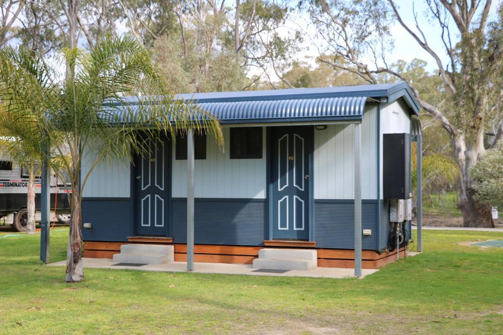 Deniliquin Riverside Caravan Park Экстерьер фото